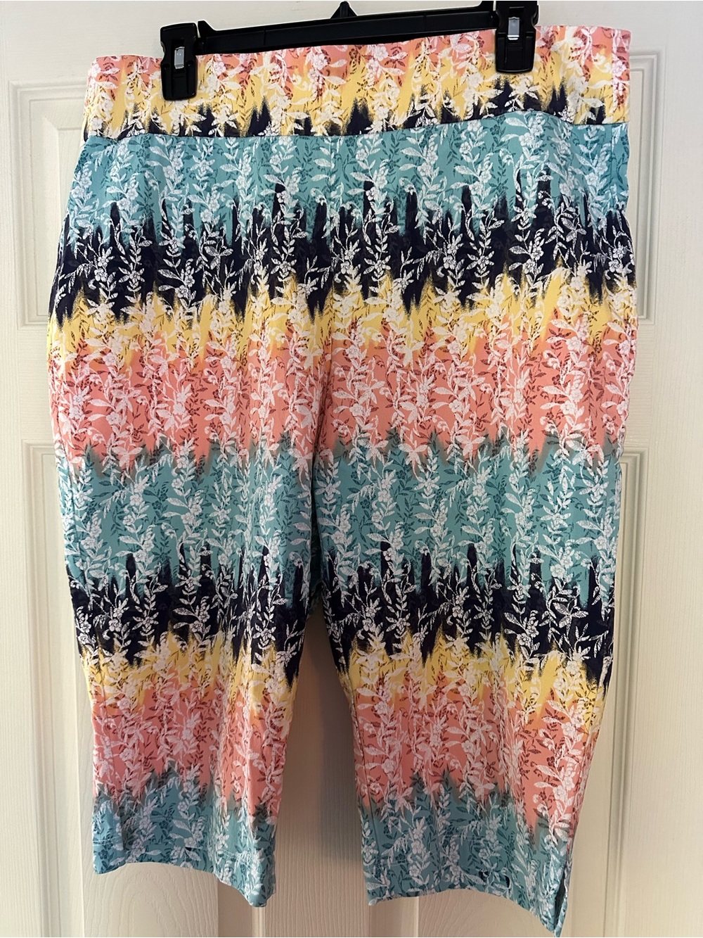 Women’s Multicolor Floral Stripe Capri Pants